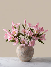 Composition de lys artificiels – Rose