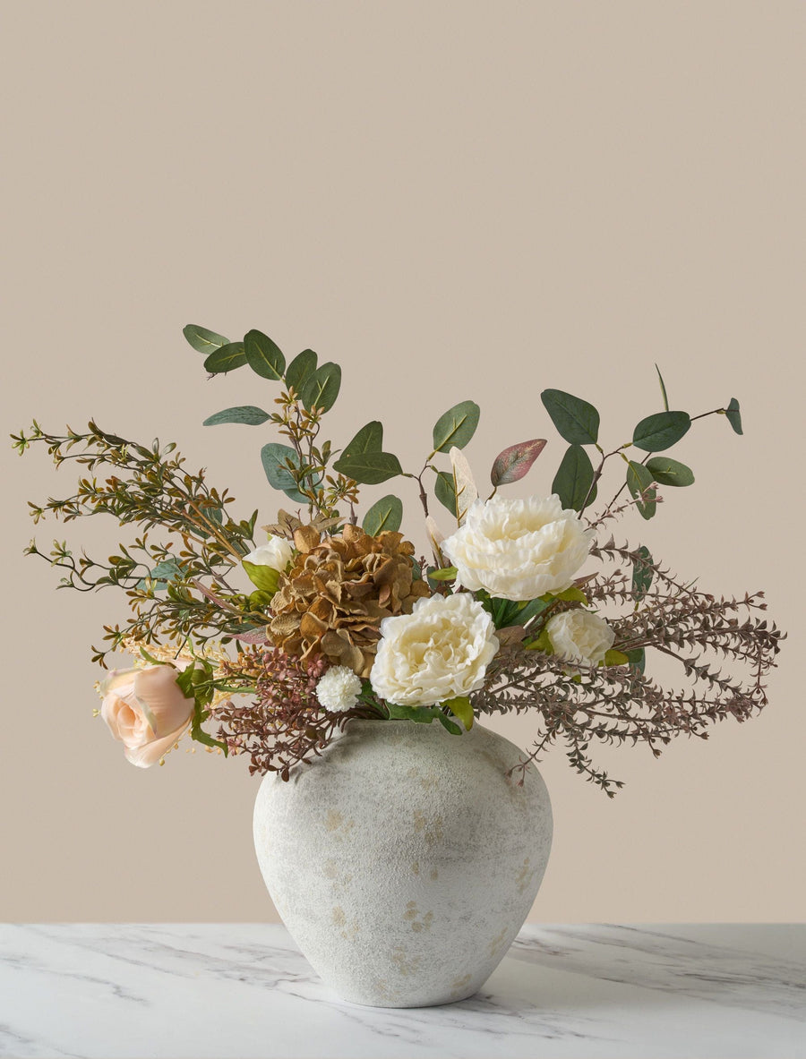 Composition florale artificielle - Eucalyptus vert et gerbe bordeaux