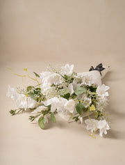 Composition florale artificielle – Campanules et clématites blanches