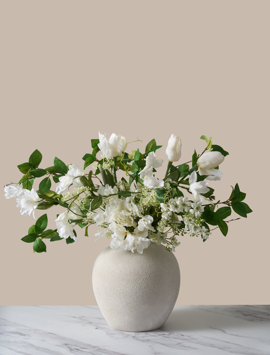 Composition florale artificielle - Tulipe et Agapanthe blanche