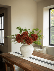 Composition florale artificielle – Eucalyptus et hortensia cannelle