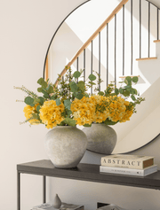 Composition florale artificielle – Eucalyptus et hortensia jaune