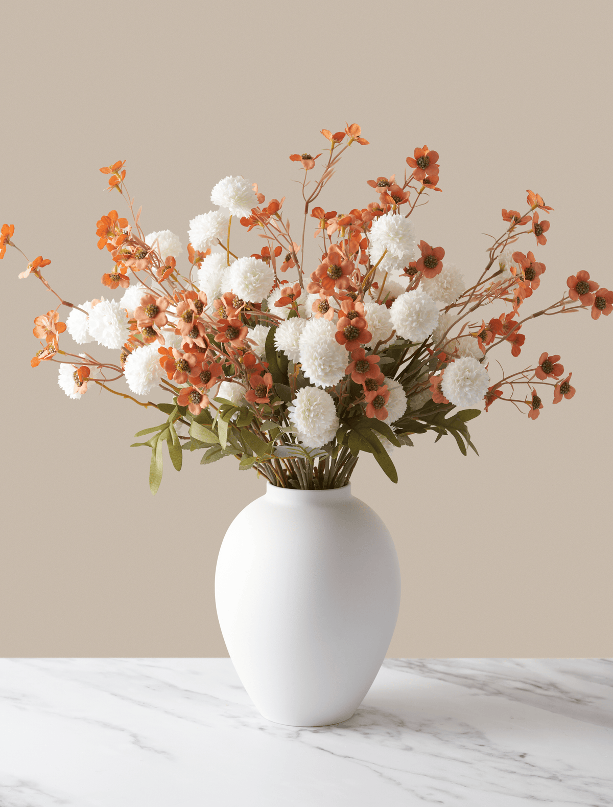 Composition florale artificielle – Fleurs de cire terre d’ombre