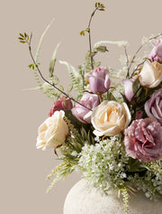 Composition florale artificielle – Roses rose poudré