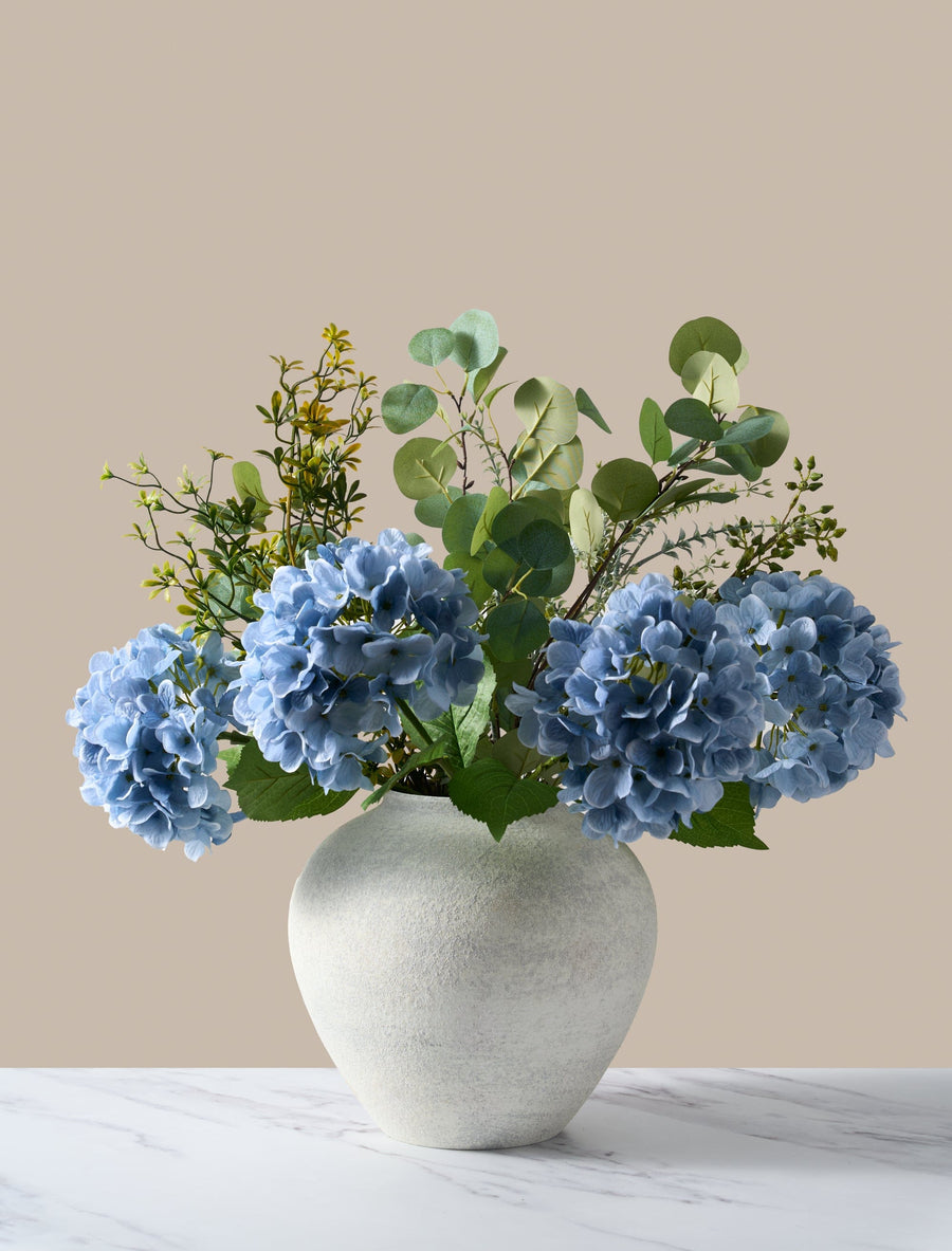 Composition florale artificielle - Eucalyptus et hortensia bleu