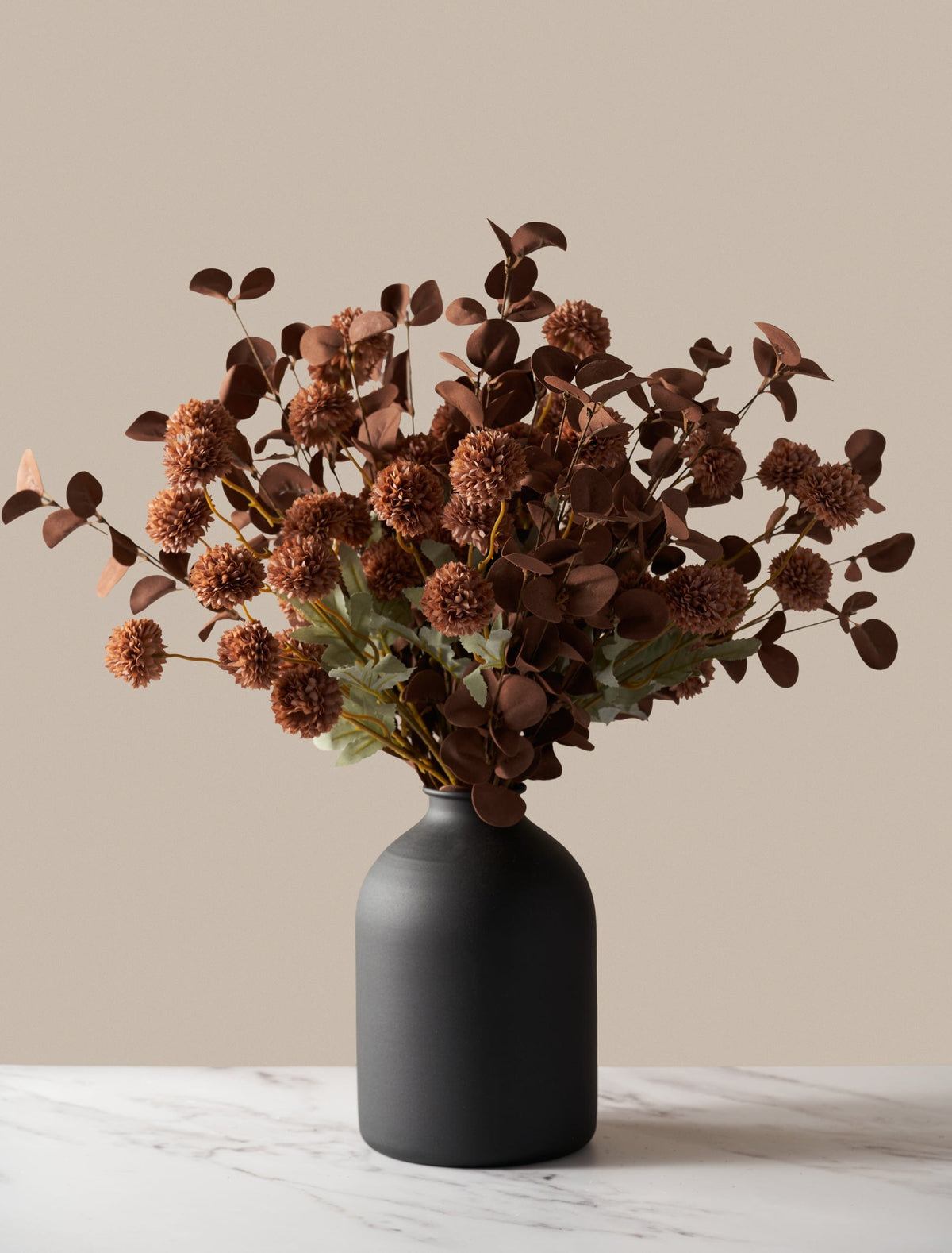 Composition florale artificielle – Marron