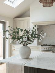 Composition florale artificielle – Eucalyptus et Magnolia blanc