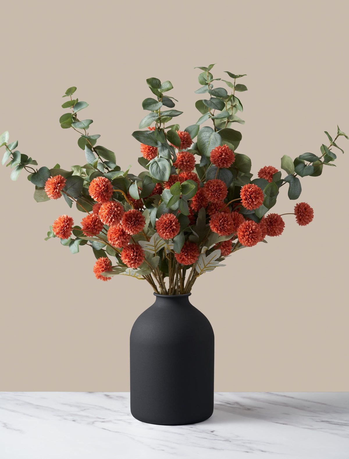 Composition florale artificielle – Terre d’ombre et vert
