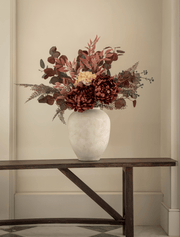Composition florale artificielle – Dahlia bordeaux et pivoine crème