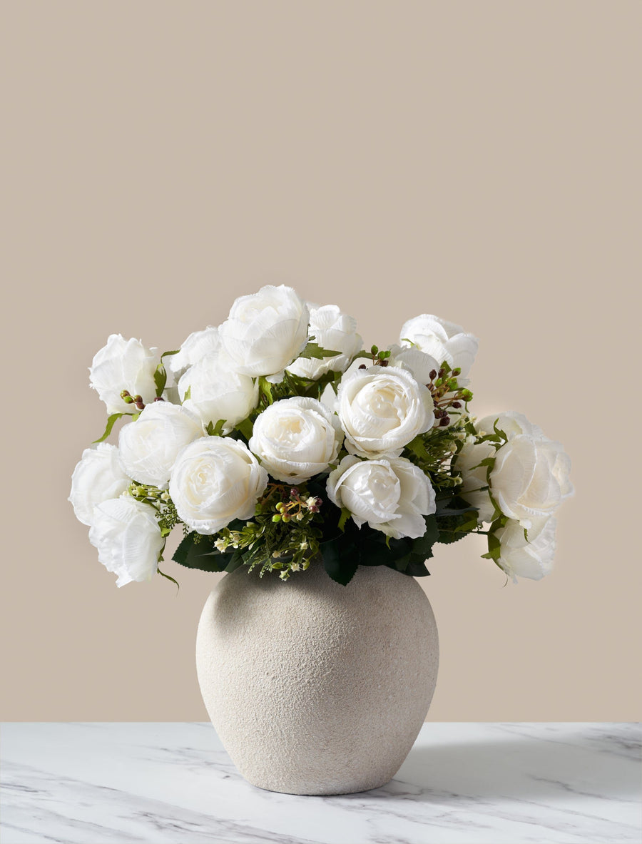 Arrangement de fausses grandes roses – ivoire blanc (3 tiges/21 roses)