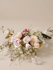 Composition florale artificielle – Roses rose poudré