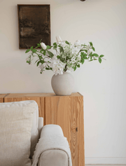 Composition florale artificielle – Tulipe et Agapanthe blanche
