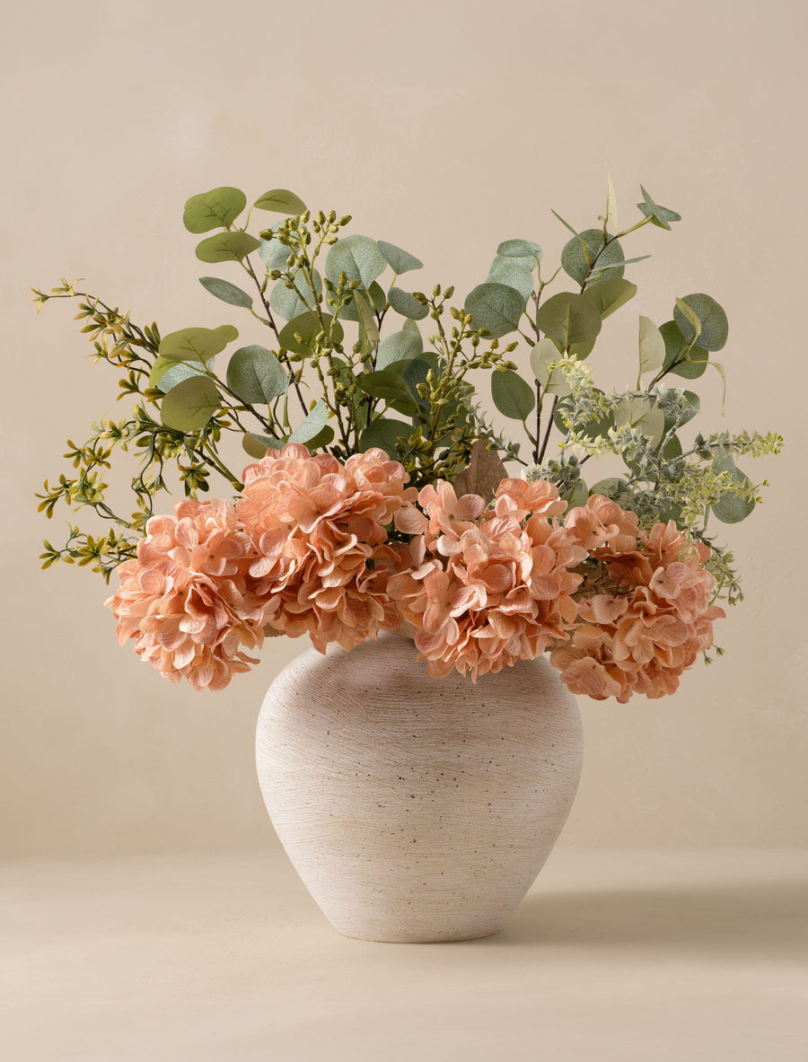 Composition florale artificielle - Eucalyptus et hortensia abricot
