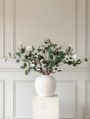 Composition florale artificielle – Eucalyptus et Magnolia blanc