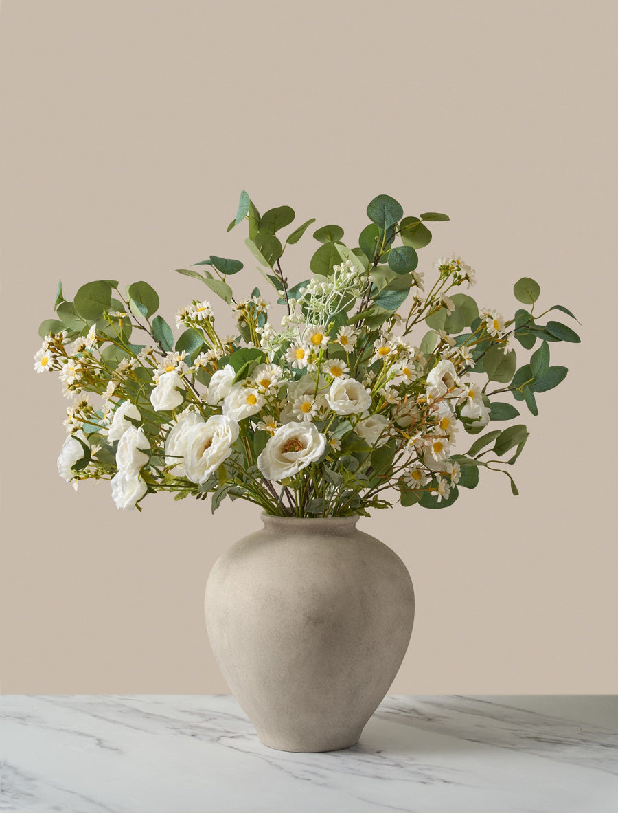 Composition florale artificielle - Eucalyptus et camomille blanche