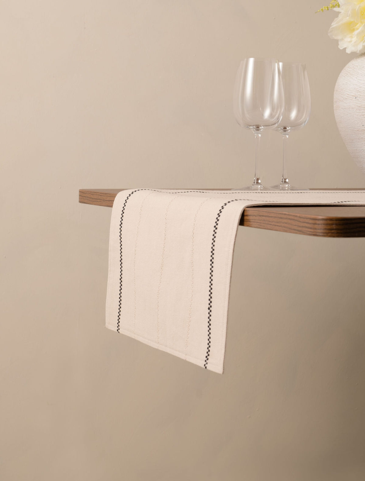 Chemin de table à rayures échelle beige et noir – 200 cm