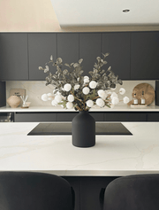 Composition florale artificielle – Blanc et vert