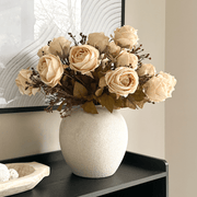 Grandes roses artificielles – Beige (3 tiges / 21 roses)