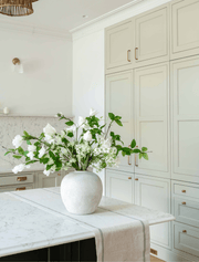 Composition florale artificielle – Tulipe et Agapanthe blanche