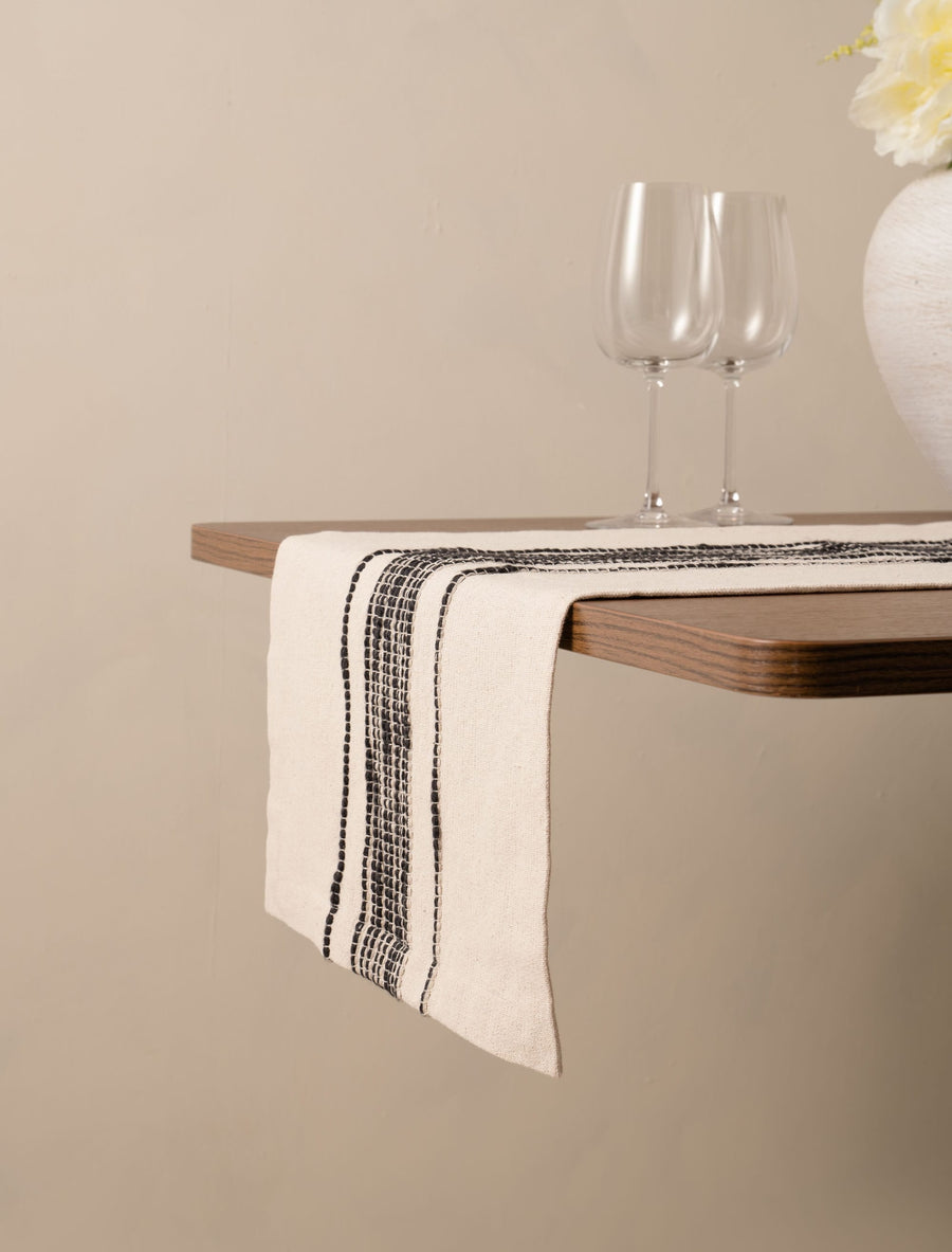 Chemin de table décontracté à rayures noires 200 cm